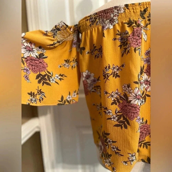 Francesca’s Floral Yellow Blue Rain Off the Shoulder‎ top NWT size S - Picture 8 of 12